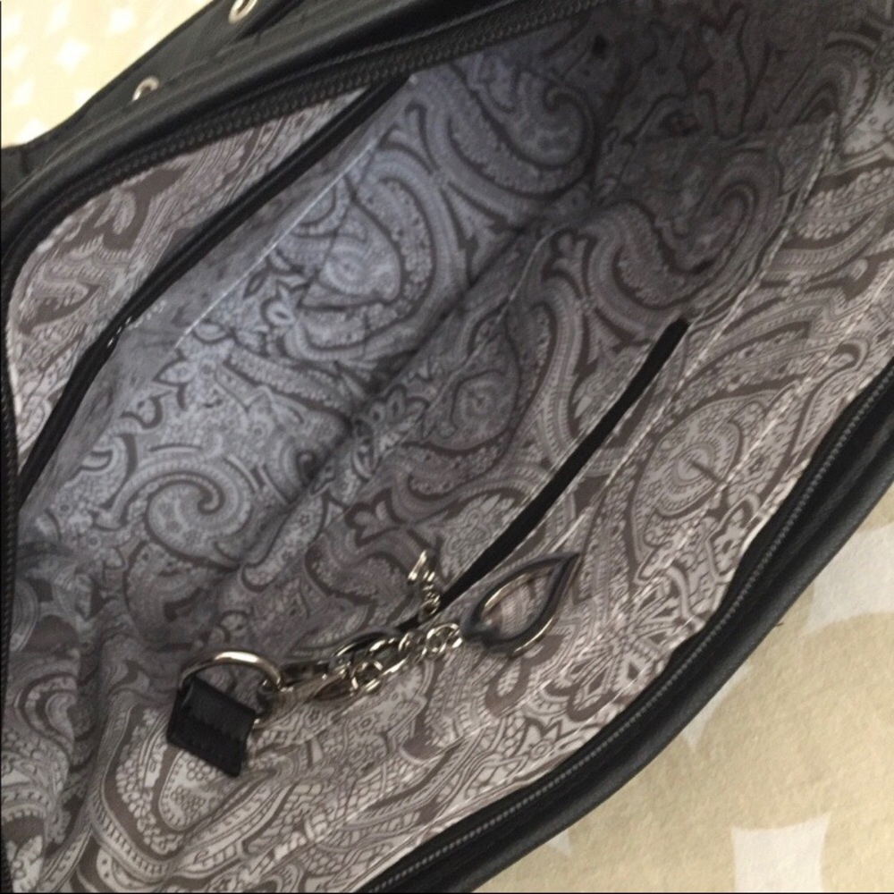 Black Shoulder Bag. - Picture 6 of 7